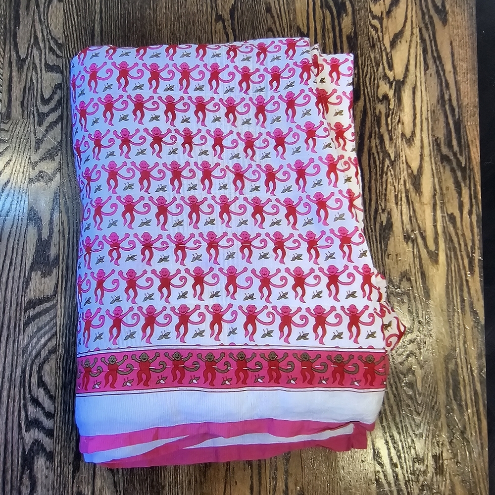 TWIN ROLLER RABBIT MONEY QUILT!! LIKE NEW!! Twin/twin XL size